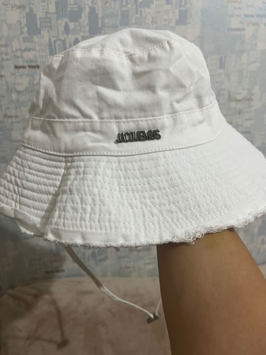 Модерни чисто нови  шапки