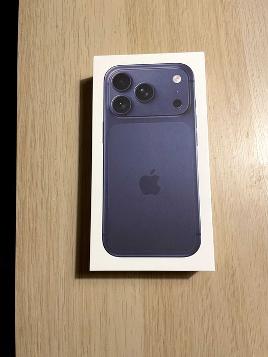 Чсито-нов Iphone 17 DEEP BLUE, с гаранция