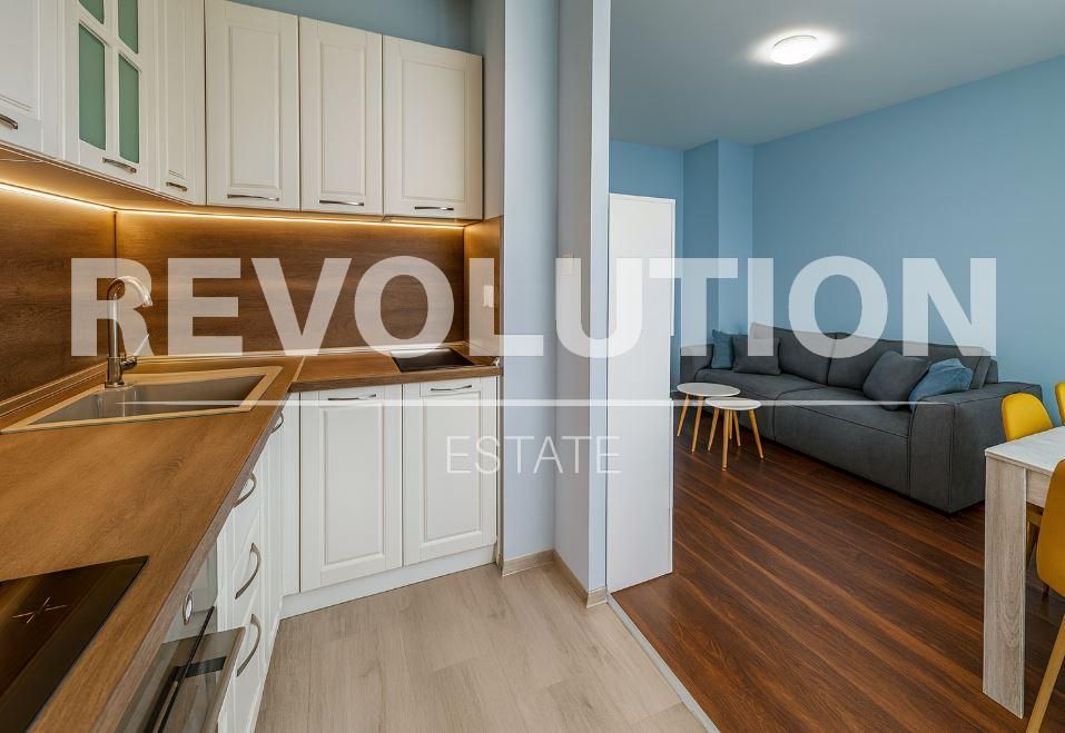 Дава се под наем Тристаен апартамент в Варна, Възраждане 2 - 100 кв.м за 500 € - Снимка #1