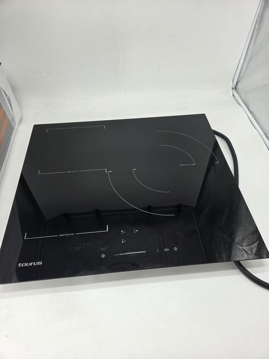 Индукционен котлон TAURUS с три зони за готвене и Flex Zone
С XXL 32 с