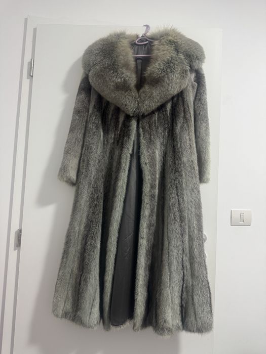 Blana naturala. Haină lungă din vulpe argintie.  Stare impecabilă.
