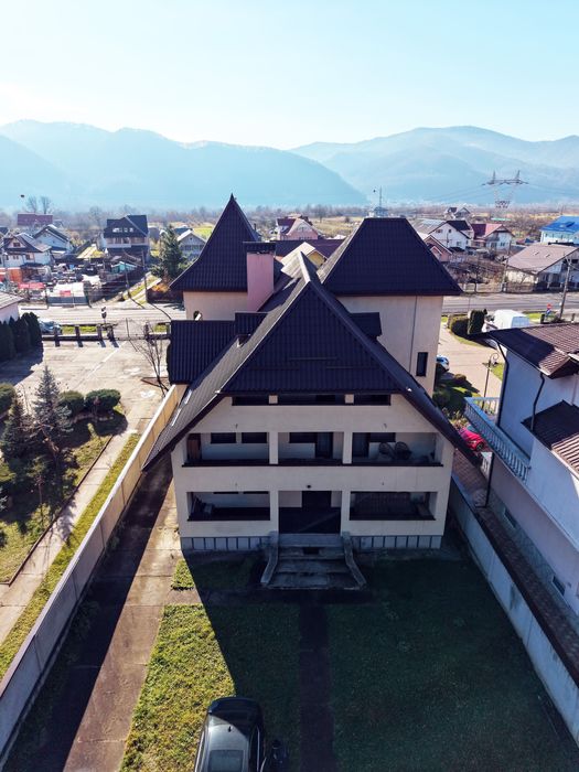 Inchiriez vila 604mp + anexa 94mp - ideal business –lângă Piatra Neamț