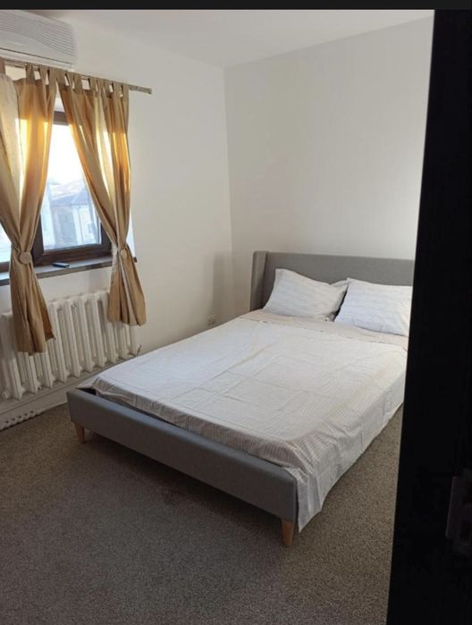Inchiriez apartament 3 camere ,centru