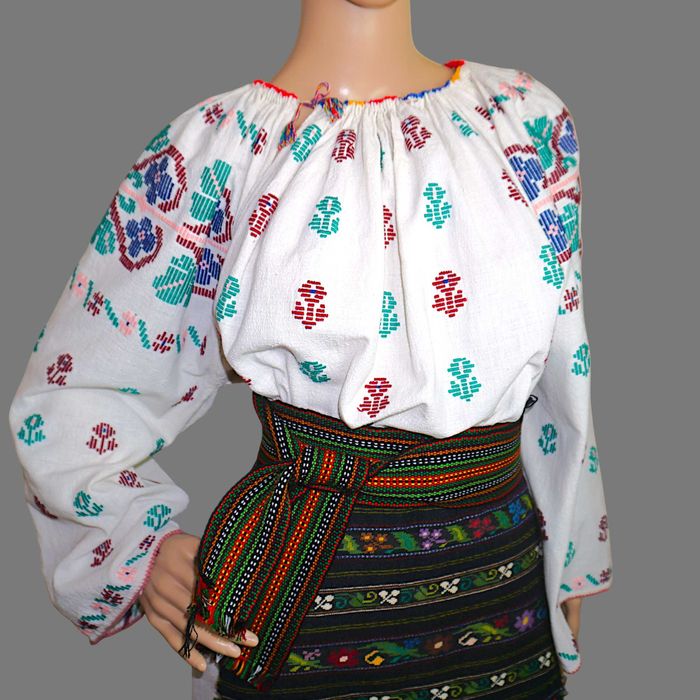 Costum popular autentic vechi , port popular oltenesc L-XL