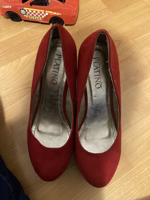 Pantofi rosii cu talpa aurie, platforme, 36