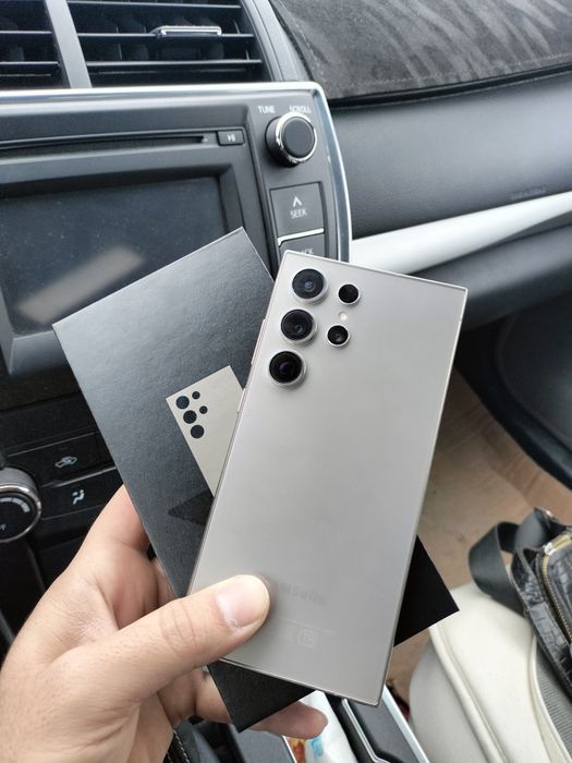 Продам Самсунг S24 ultra 12/256гб