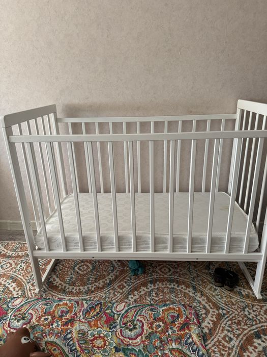 Продам детскую кровать от Икеа в белом цвете