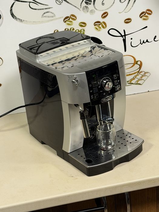 Кафемашина кафе автомат delonghi magnifica S с гаранция