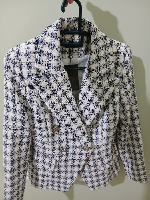 Педжак белый красивый