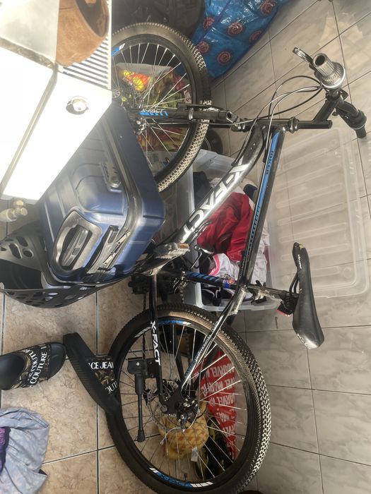 Vand bicla nu are nimic doar roțile desunflate dar pană nu sau ceva