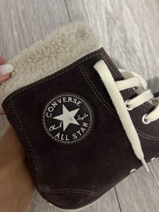 Converse All Stars din piele intoarsa