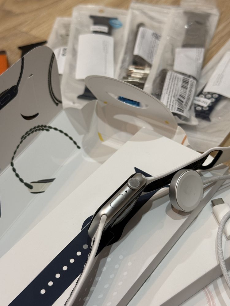 Apple Watch 9 Series 45mm Silver Aluminium Case