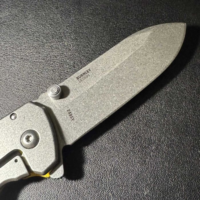 Cuțit pliabil DONUT x CRKT SQUID, lamă galbenă G10 D2, EDIȚIE SPECIALĂ