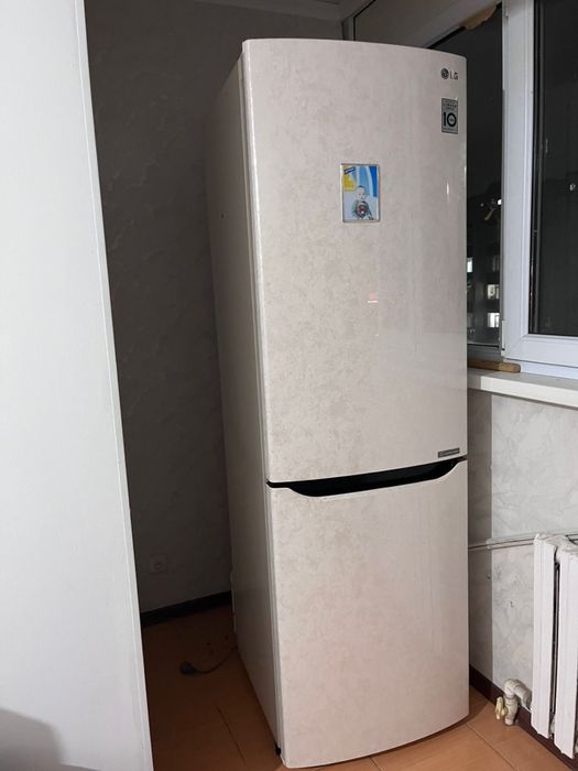Холодильник LG продам