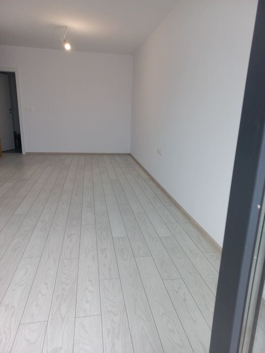 Vând apartament nou, cartier Maurer.