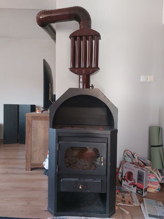 Камина на дърва.