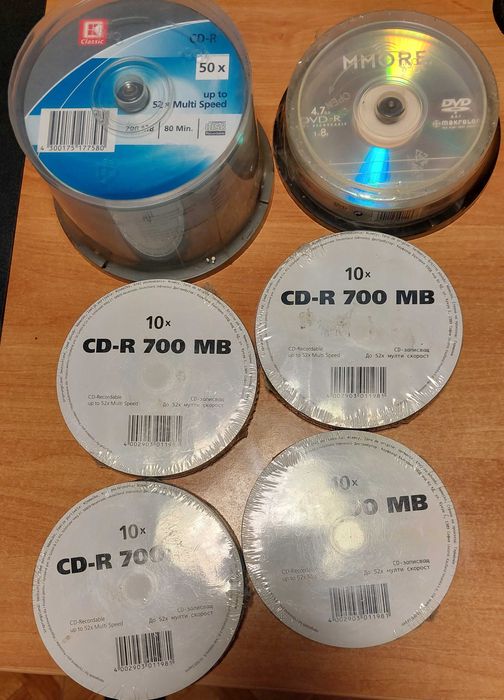 Dvd-r 4.7GB  CD-R 700Mb
