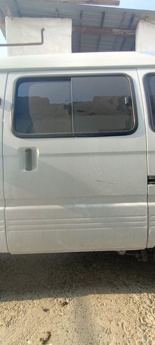 Damas eshik sotiladi