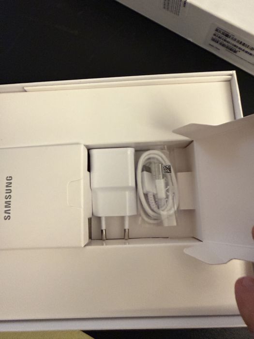 Vând tableta Samsung TAB A8