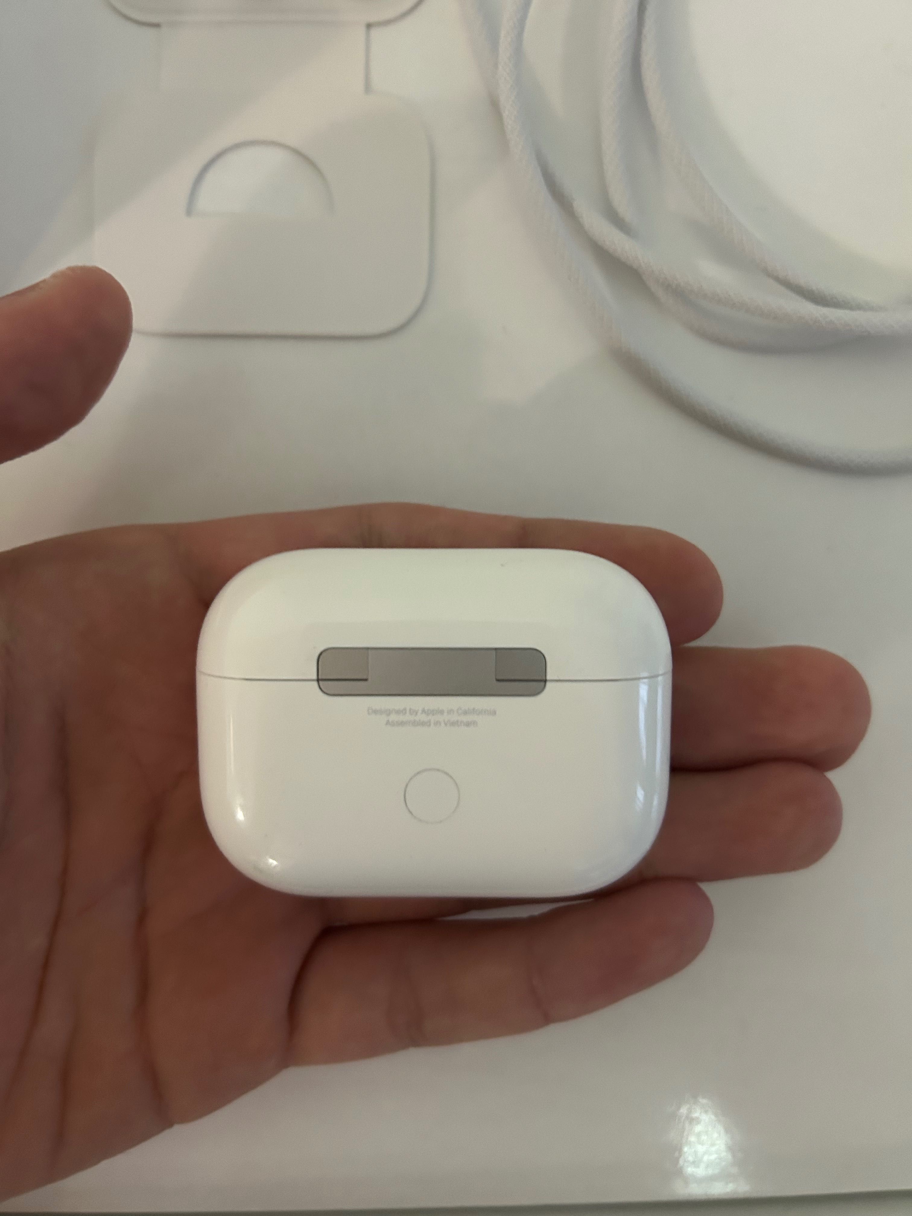 AirPods Pro 4 USB-C- Чисто нови,  Оригинални