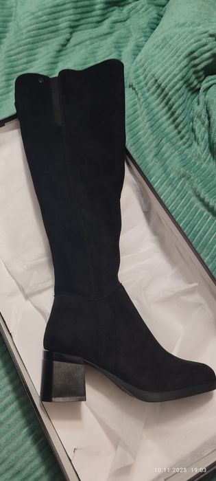 Продам новые зимние женские сапоги