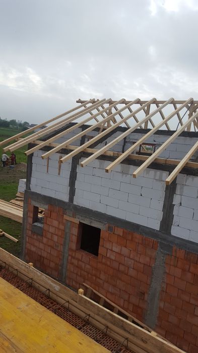 Firma de construcții execută diverse lucrări și servicii