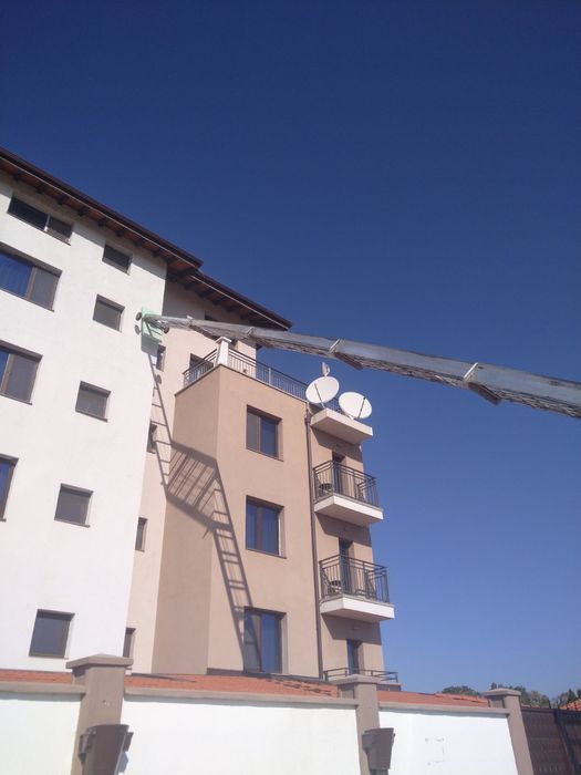 Качване и сваляне на материали мобилен асансьор