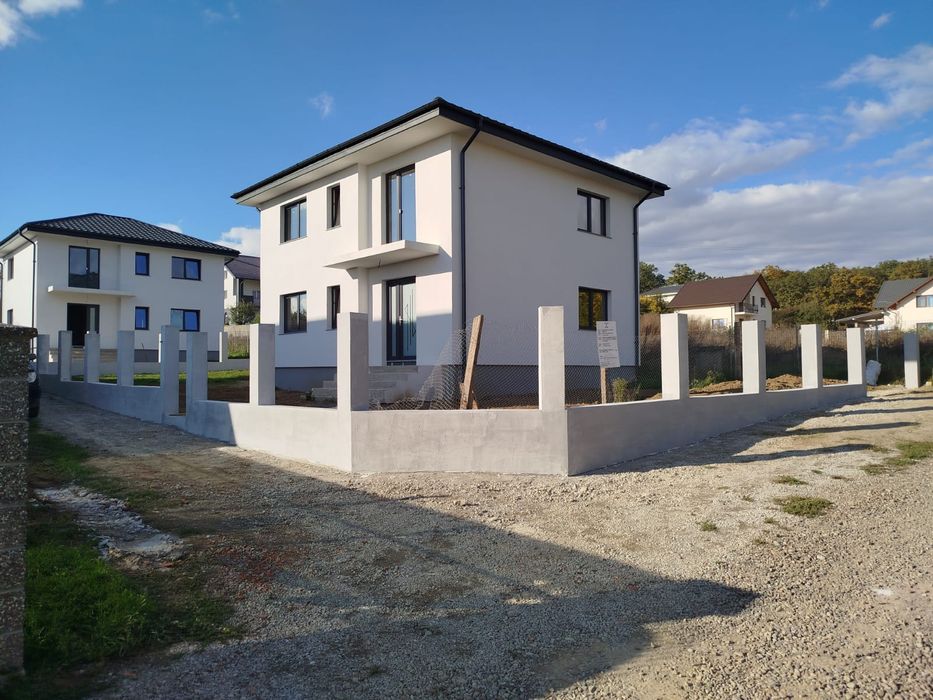 Vând CASĂ MODERNĂ individuală cu etaj complet în Burdujeni