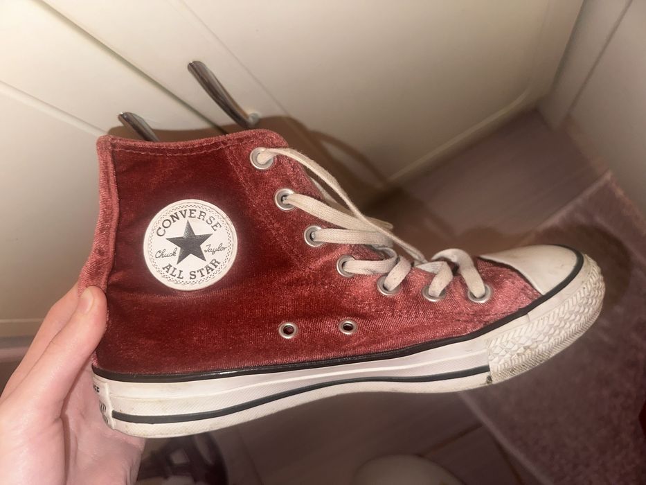 Vand adidasi converse