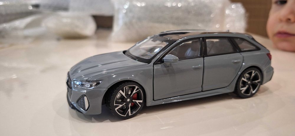 Ауди Audi RS6 1:32 отваряеми врати, капак, светещи фарове и стопове