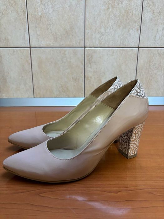 Pantofi cu toc dama