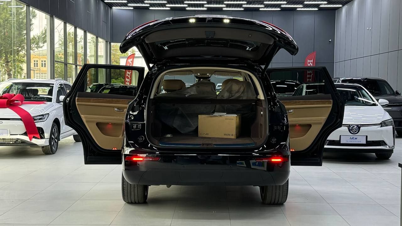 Huawei AITO M7. 4x4. Hybrid. 2024