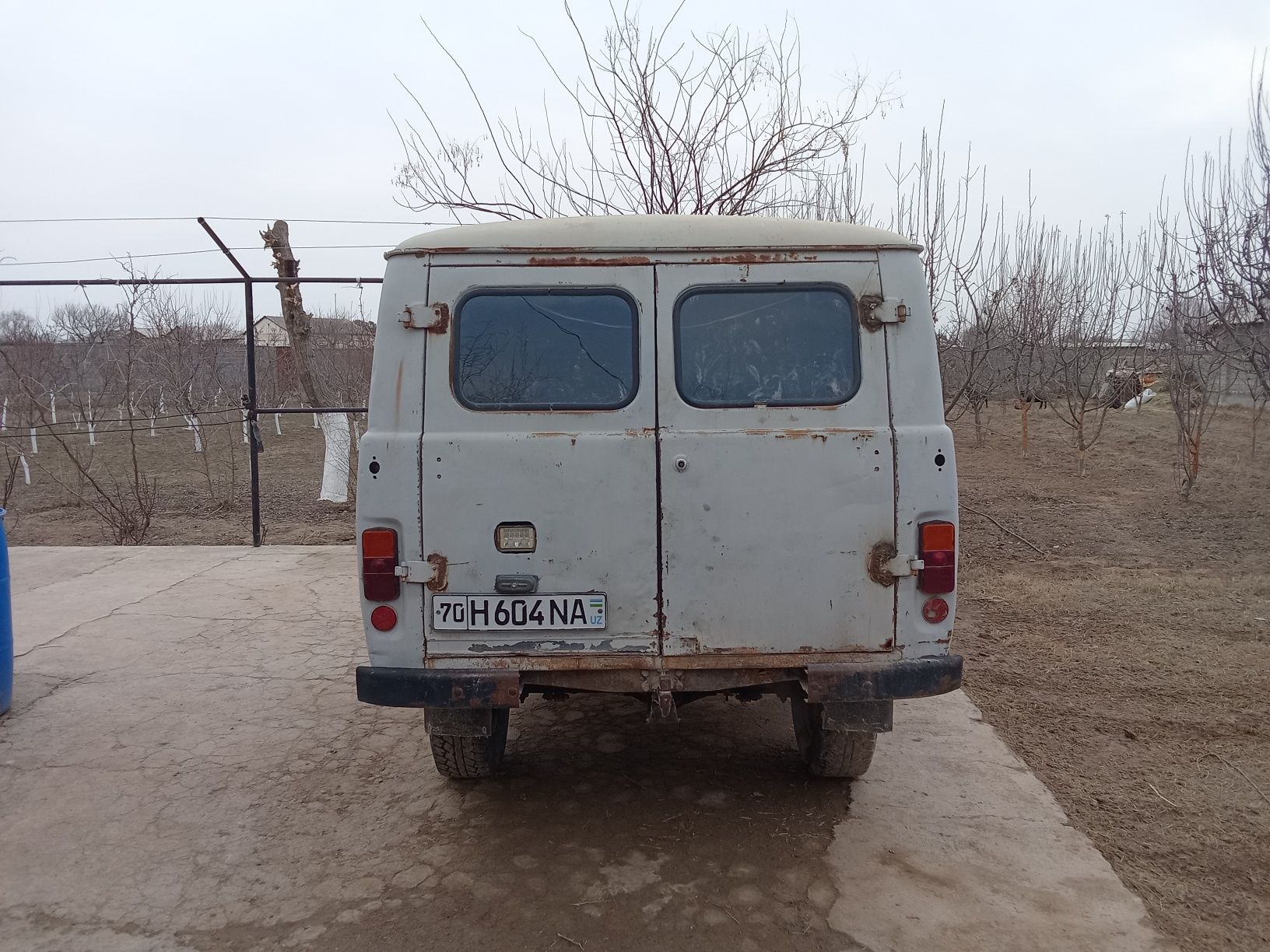 УАЗ буханка сотилади. Хаамма жойи родной турибди.