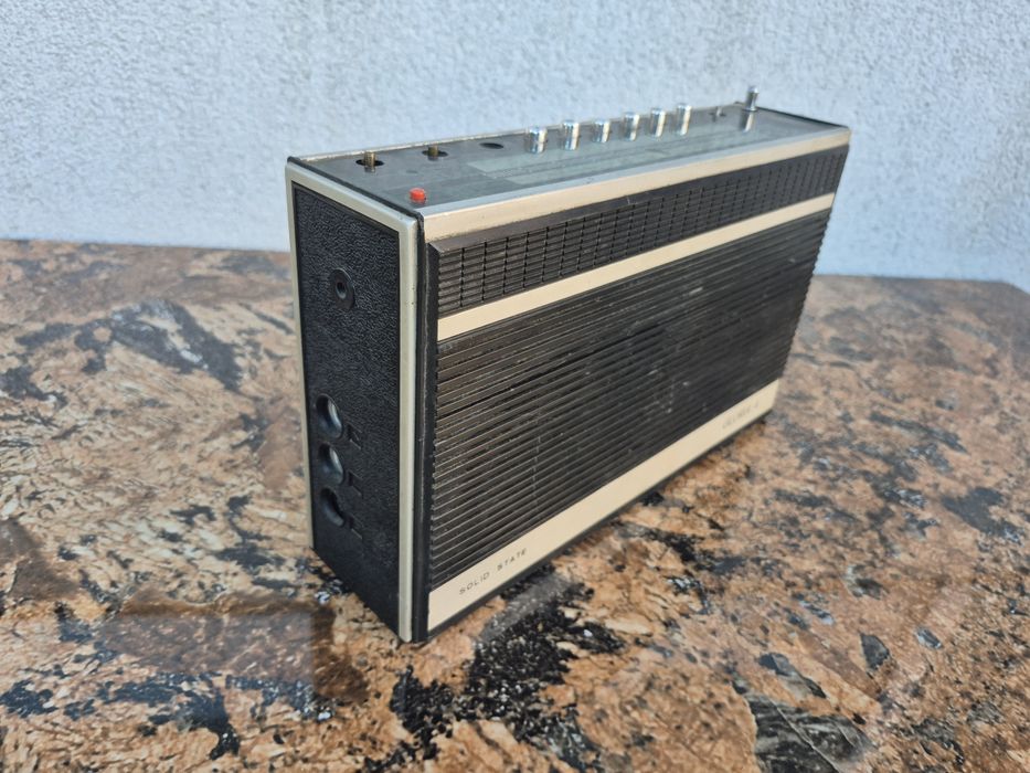 Radio receptor portabil Gloria 4,model RP-1524 - nefunctional 

- radi