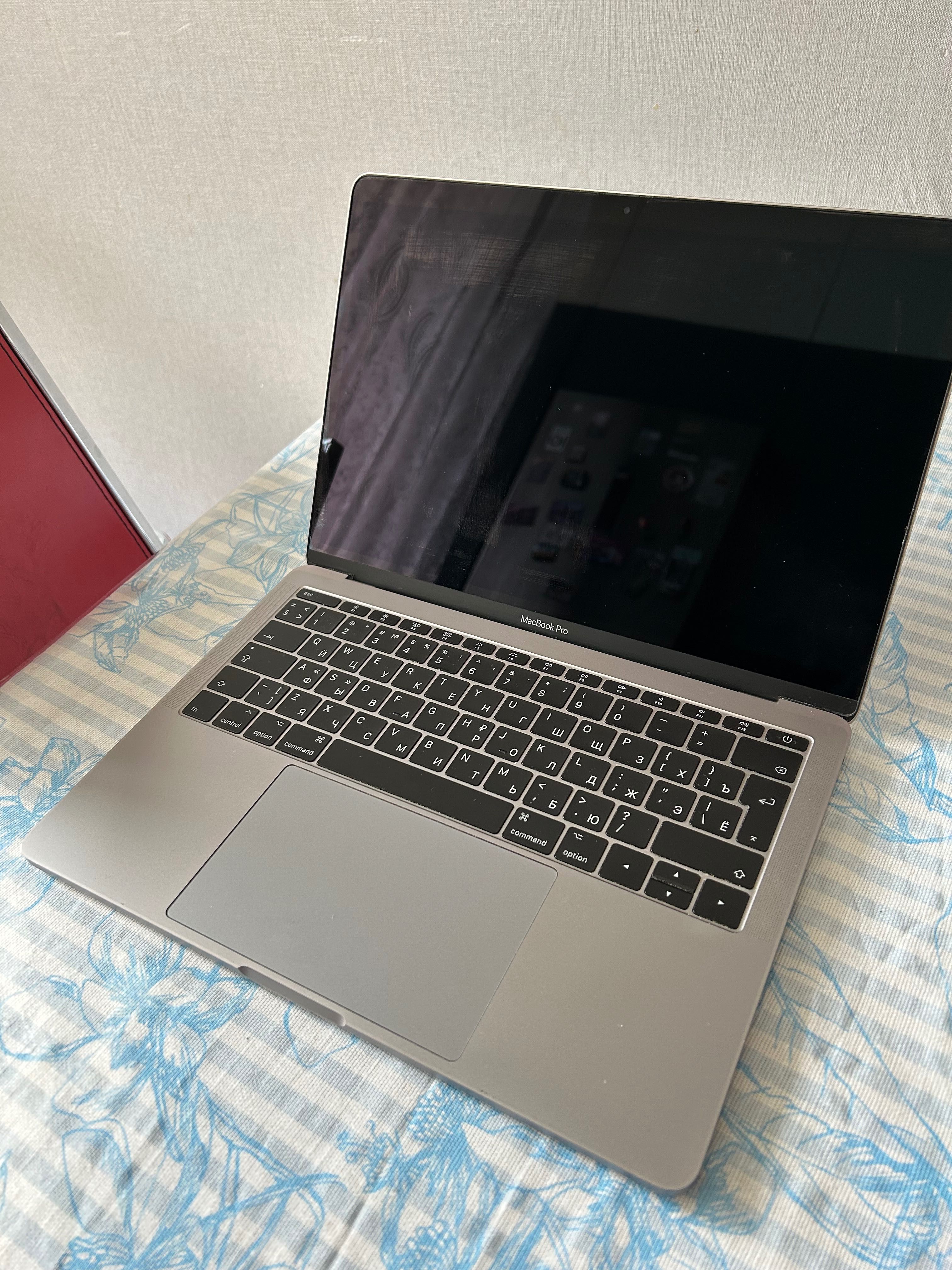 Срочно! Продам MacBook Pro 2017 (куплен в Шотландии)
