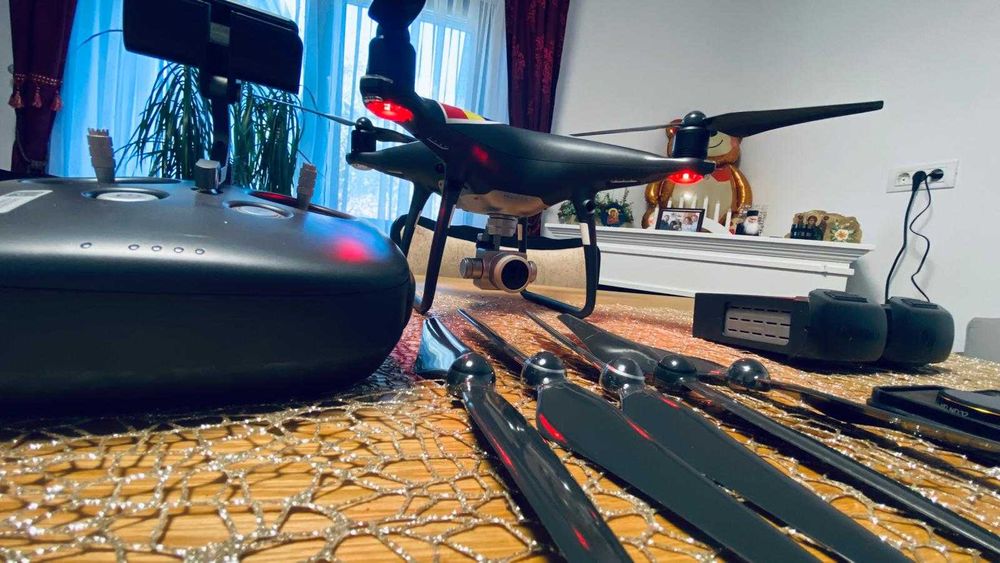 Super pachet!!! DJI Phantom 4 PRO Obsidian Edition