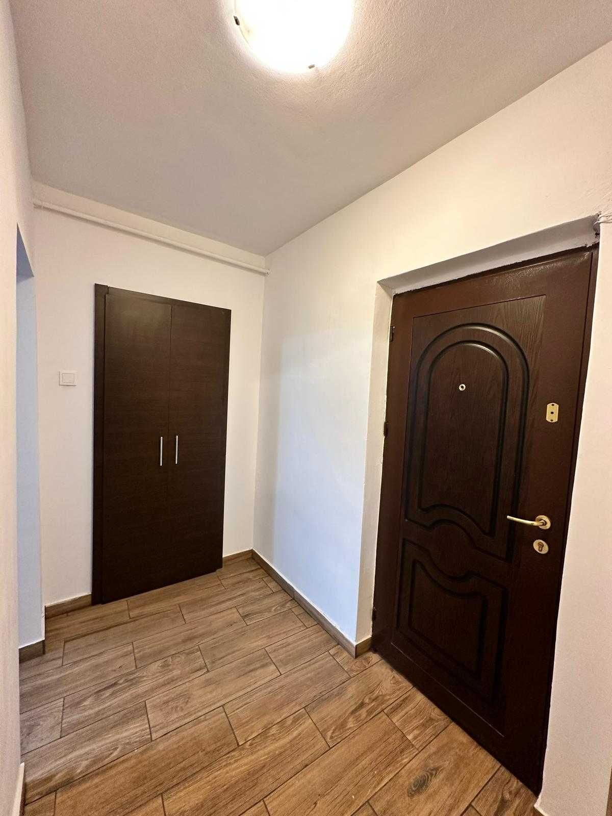 Vand apartament cu 2 camere