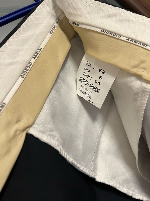 Vand costum Giorgio Armani