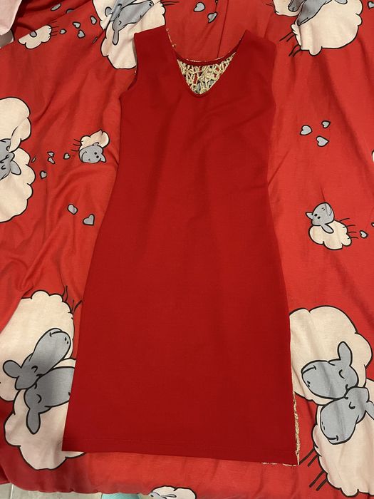 Червена рокля