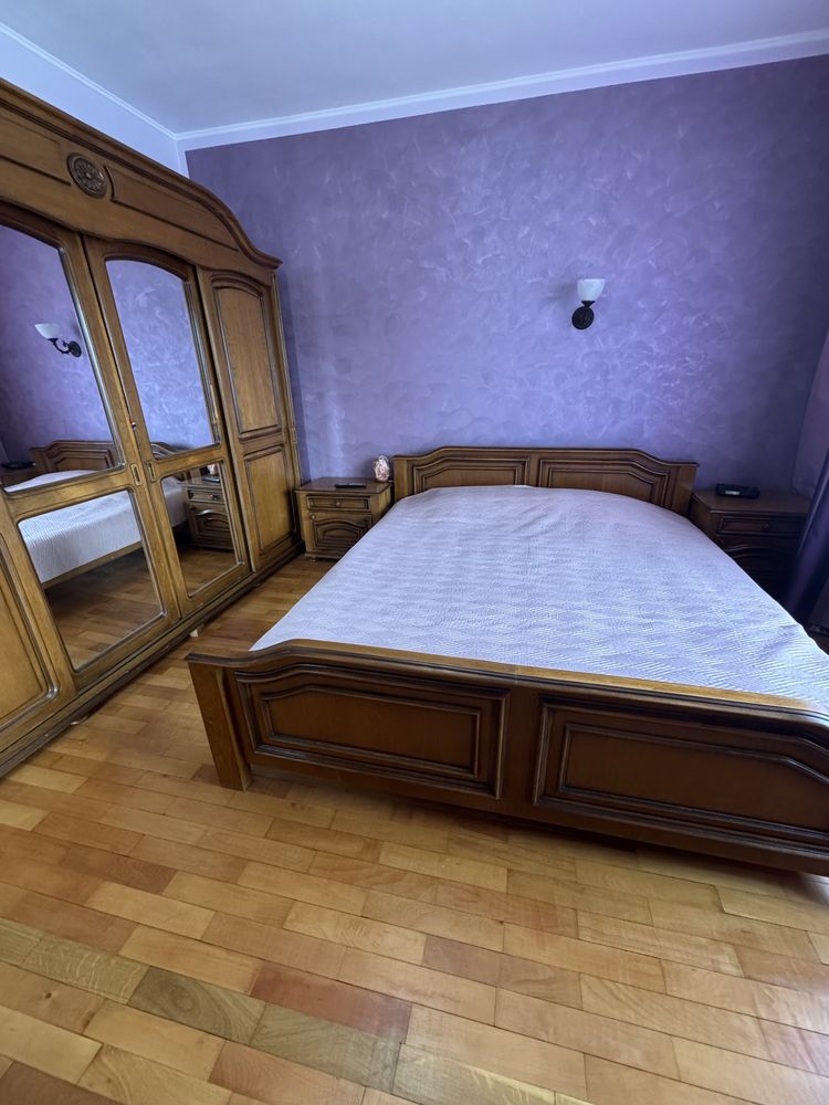 Vand mobila dormitor din lemn masiv