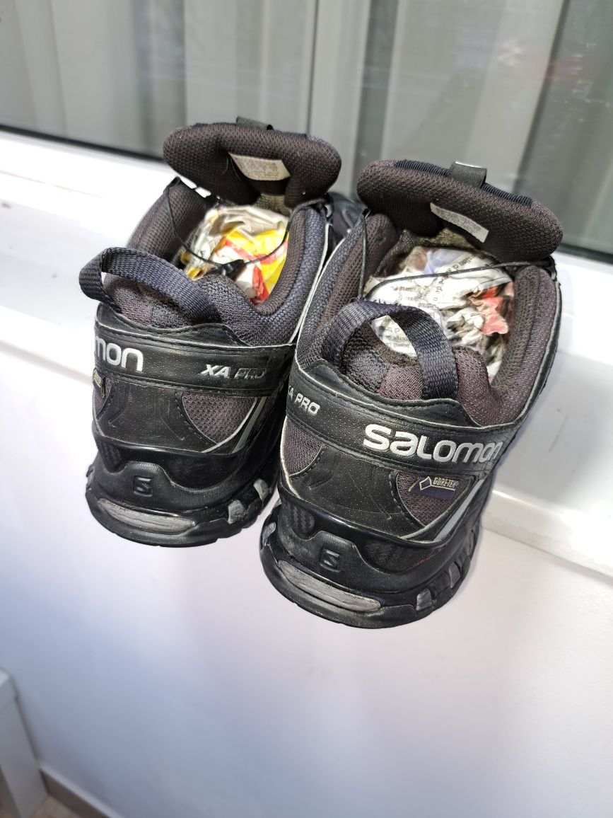 Vând pantofi sport Salomon originali cu Gore-tex nr 42