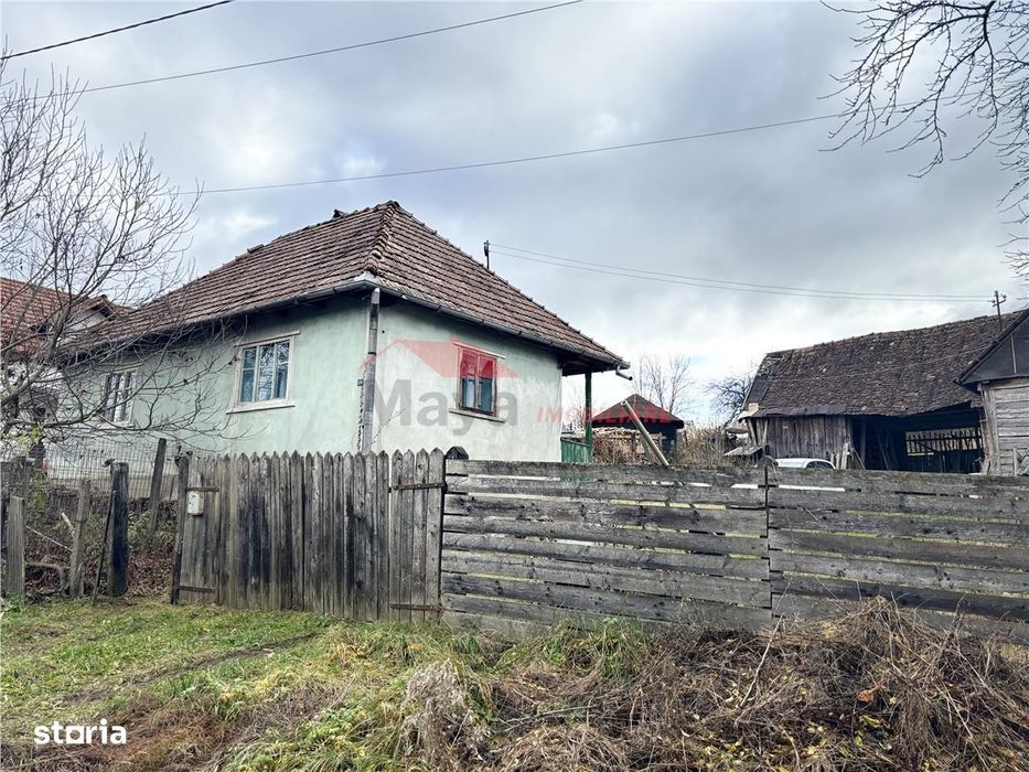 Casa batraneasca cu 37 ari teren, Ghinda