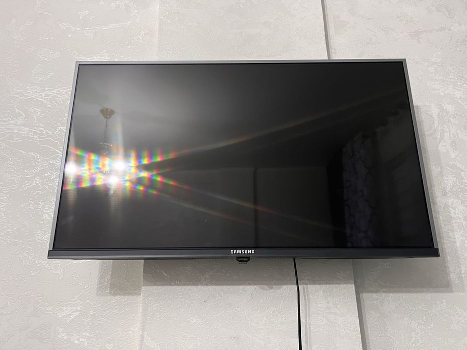 Teлевизор SAMSUNG