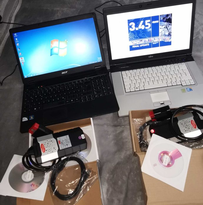 Laptop împreună cu aparat de diagnosticat Defecțiuni la Auto și Camion