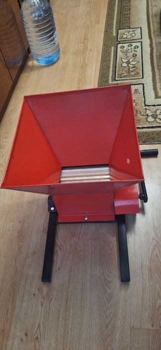 Ръчна гроздомелачка