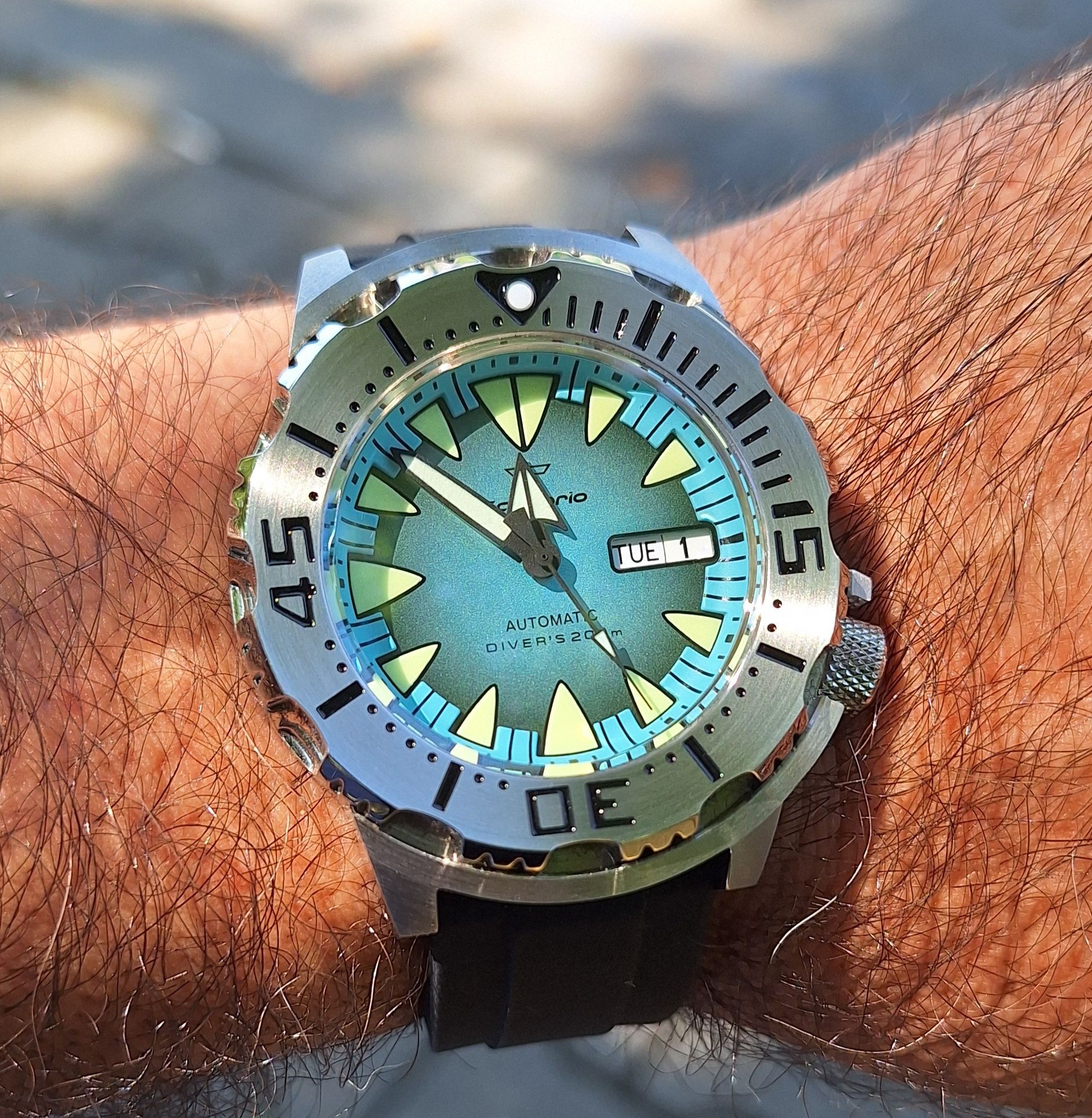 Ceas automatic nou.