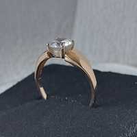 Продам золотое кольцо 585