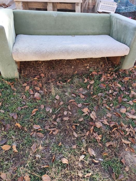 Отдам диван длина 2,20 выдвижной в хорошем состоянии