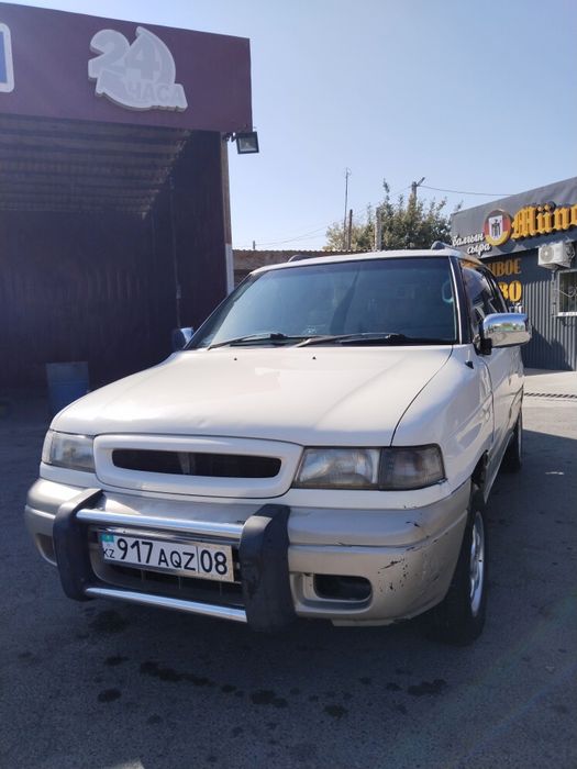 Машина Mazda MPV