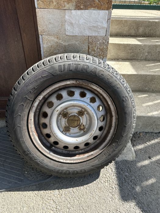 4 броя зимни гуми с джанти 185/65R14